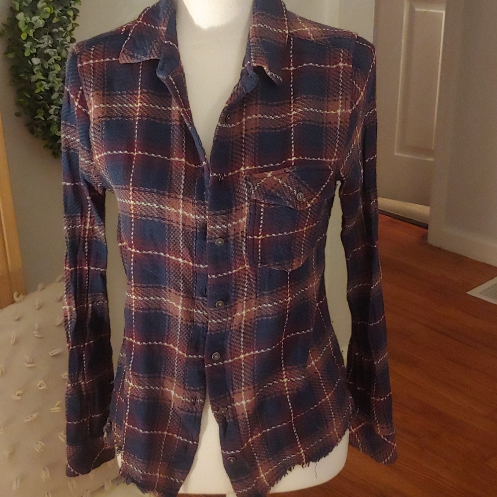Womens Size M BKE fitted flannel